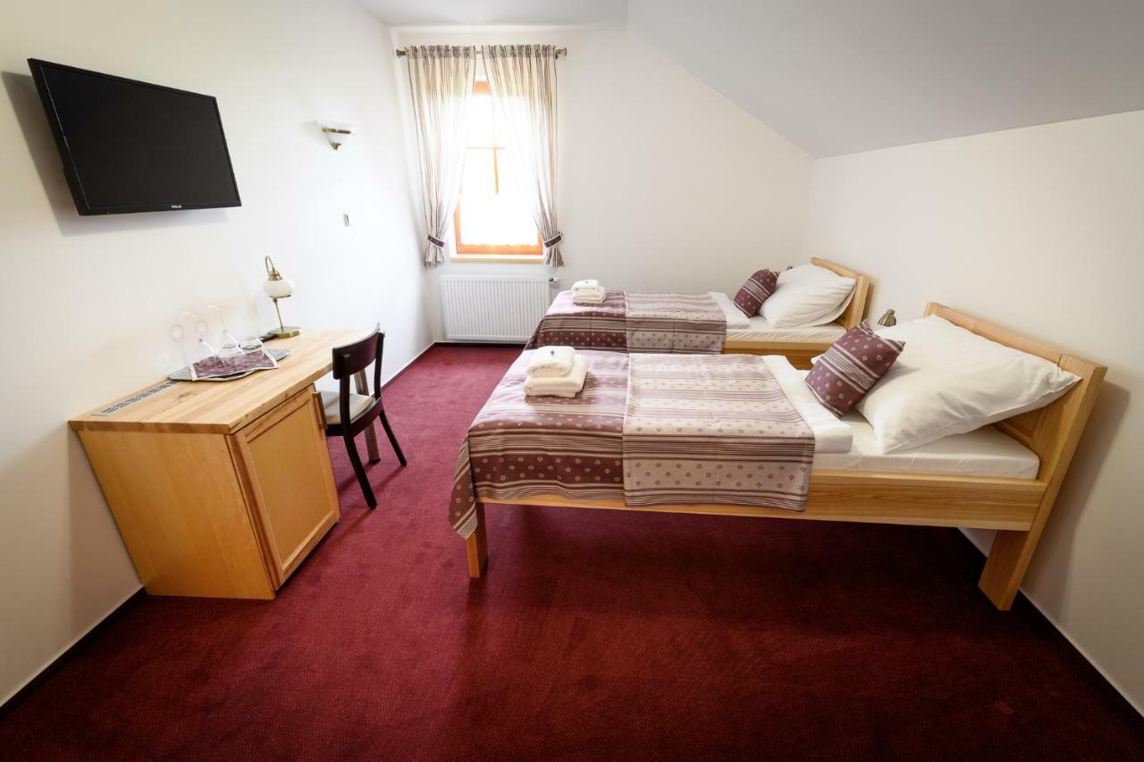 Vencluv Statek Hotel Javornice Luaran gambar