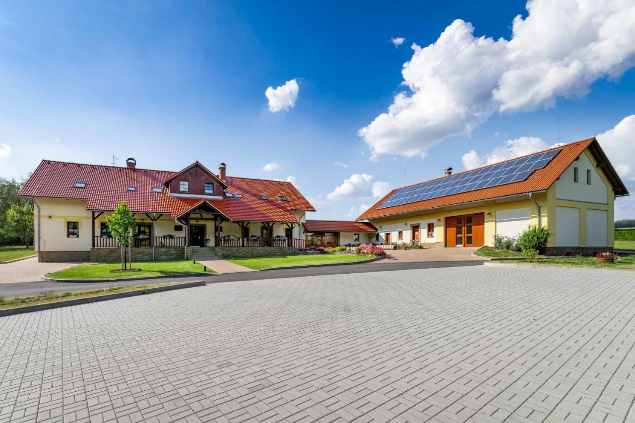 Vencluv Statek Hotel Javornice Luaran gambar