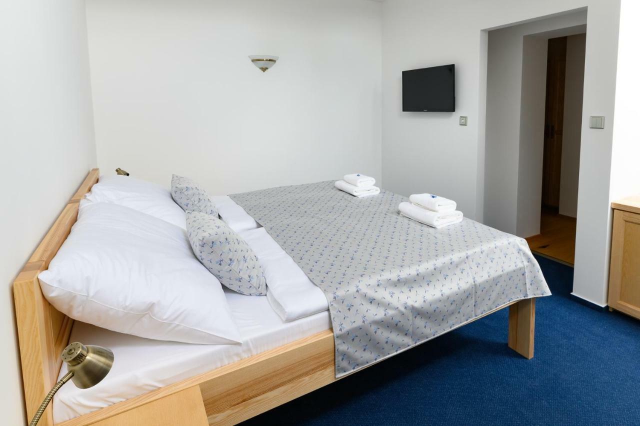 Vencluv Statek Hotel Javornice Luaran gambar